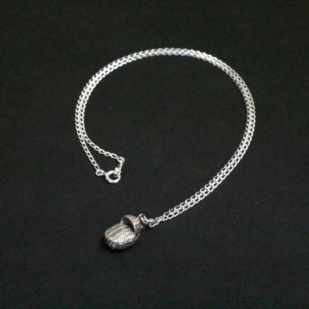 NUVO ベビーバスケット&赤ちゃん シルバーチャーム ネックレスの画像