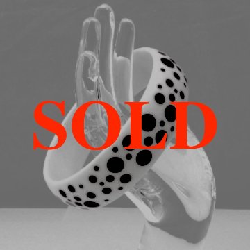 AVON ルーサイト 水玉バングルの画像