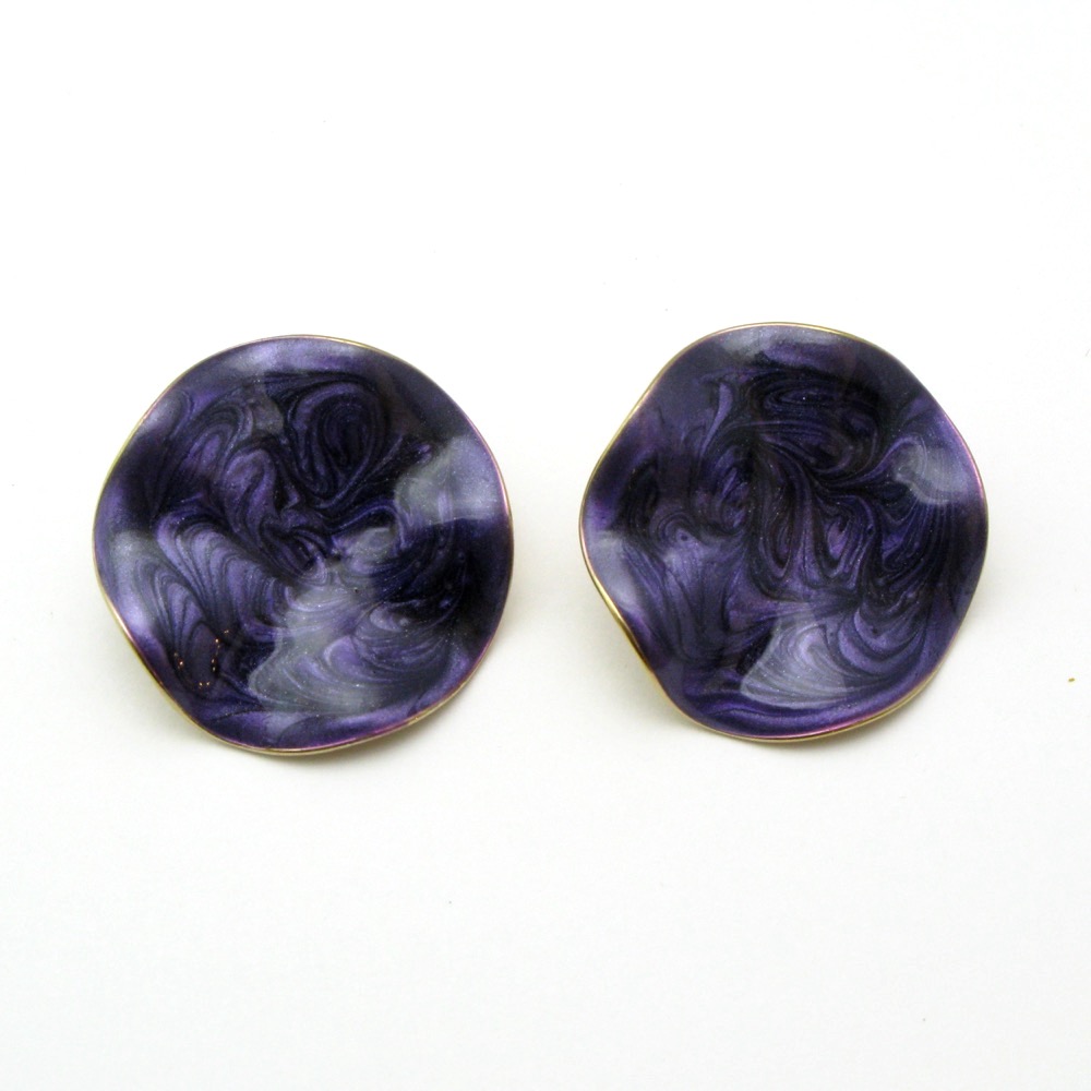 AVON エナメル ピアスの画像