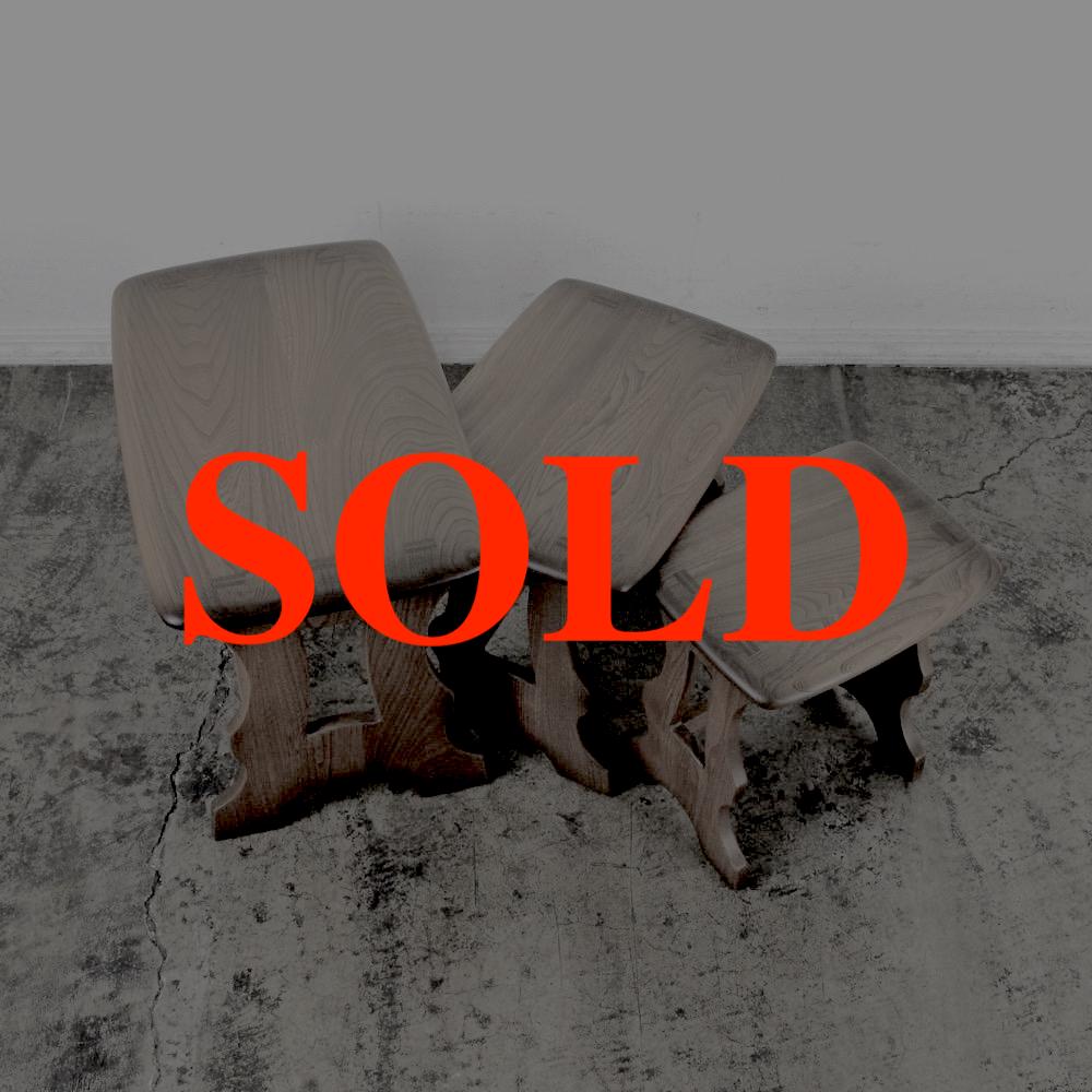 イギリス ヴィンテージ アーコール ネストテーブルの画像