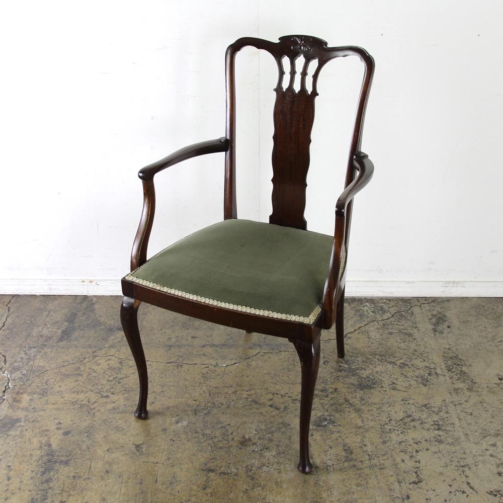 イギリス アンティーク アームチェアの画像