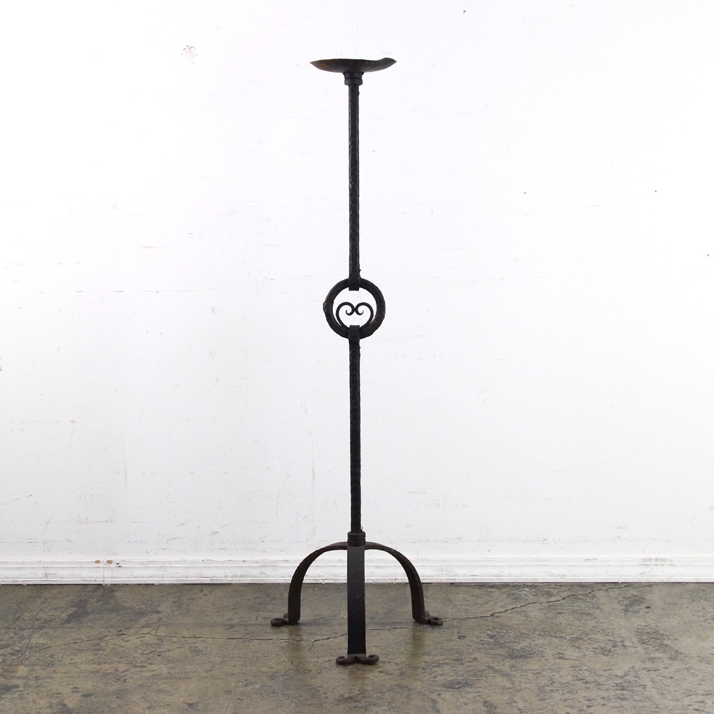 イギリス アンティーク アイアン キャンドルスタンドの画像