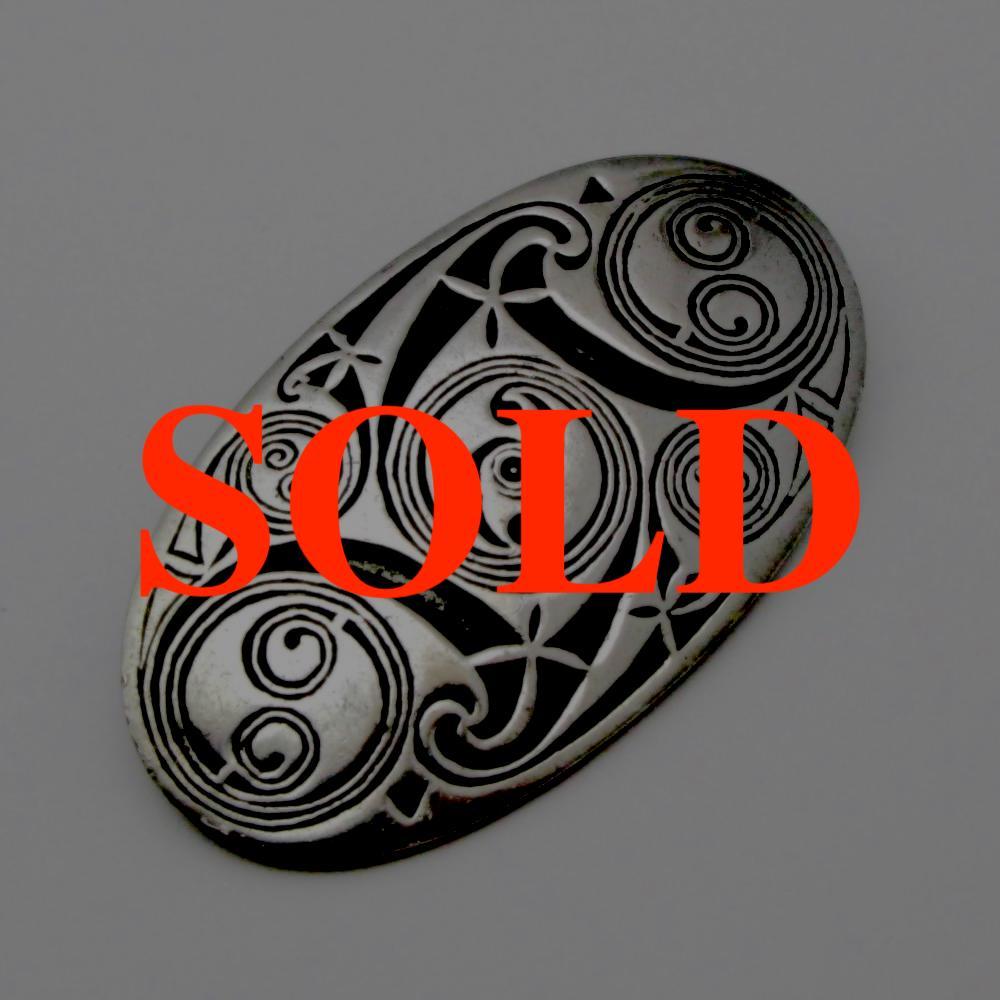 St Justin製 ケルト文様 ピューターブローチの画像