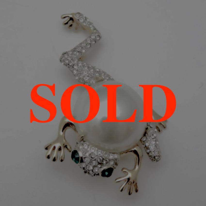 ヴィンテージ カエルのブローチの画像