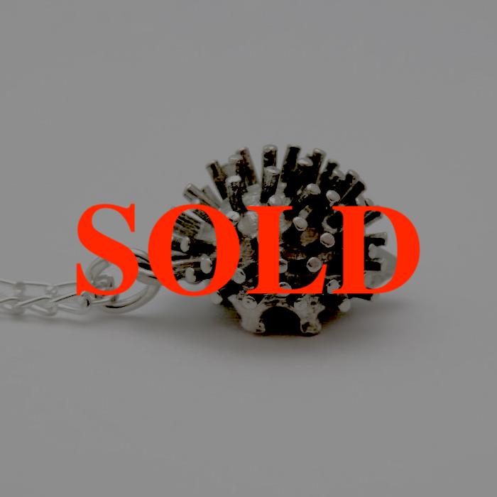 はりねずみ シルバーチャームネックレスの画像