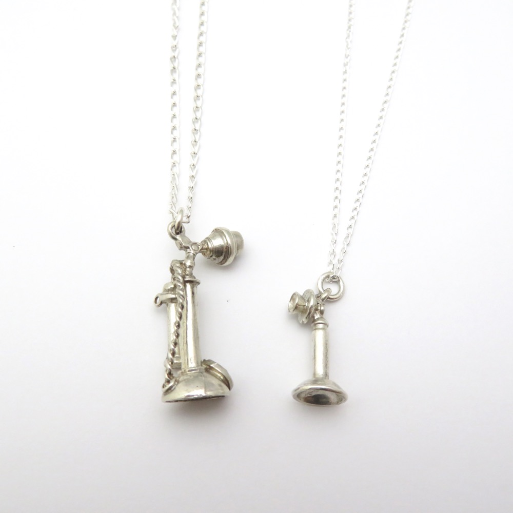 オールドフォン シルバーチャームネックレス（ペア）の画像
