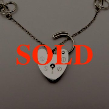 イギリス ヴィンテージ シルバーチャームブレスレットの画像