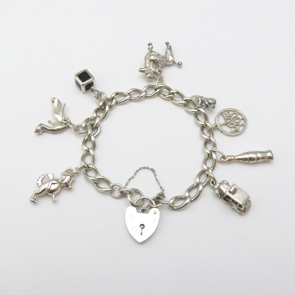 イギリス ヴィンテージ シルバーチャームブレスレットの画像