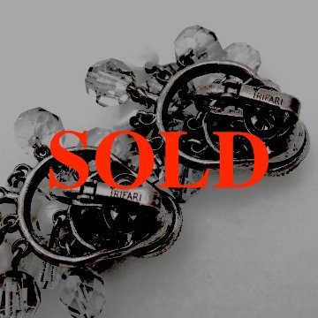 TRIFARI ガラスビーズ イヤリングの画像