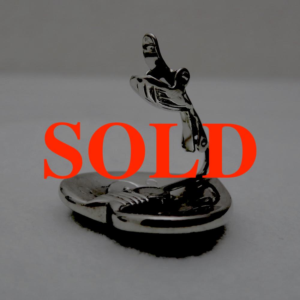 TRIFARI エナメル ハート イヤリングの画像