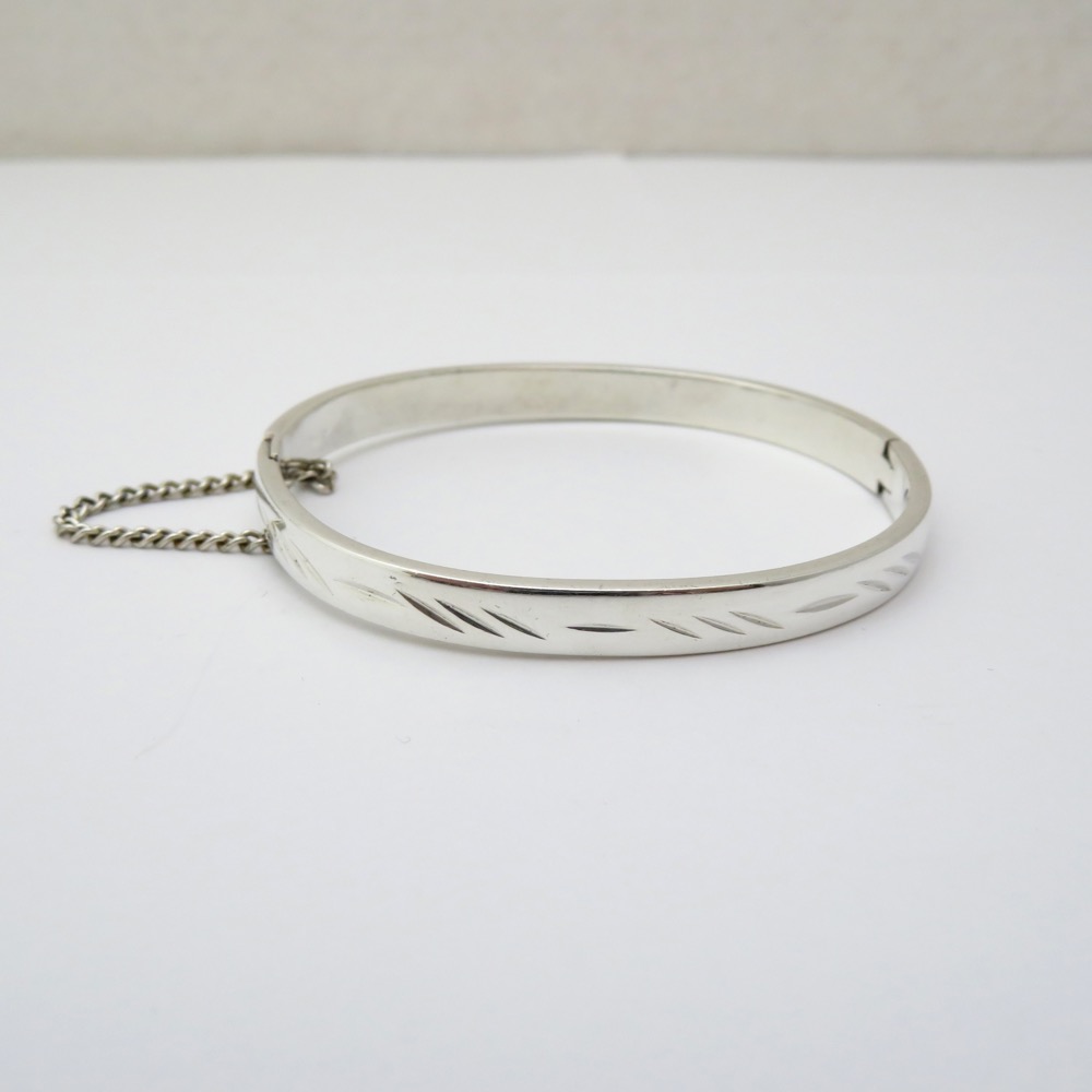 ヴィンテージ シルバーメタル バングルの画像
