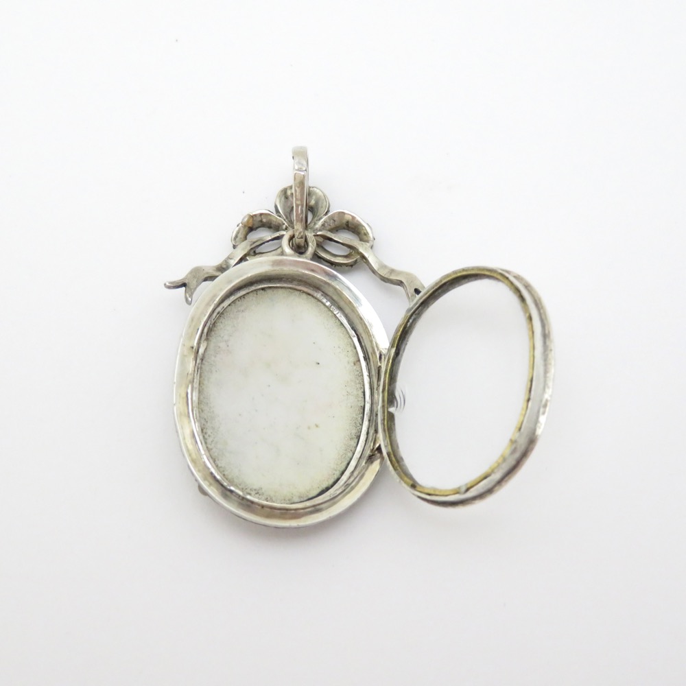 フランス アンティーク ミニアチュール シルバーロケットペンダントの画像