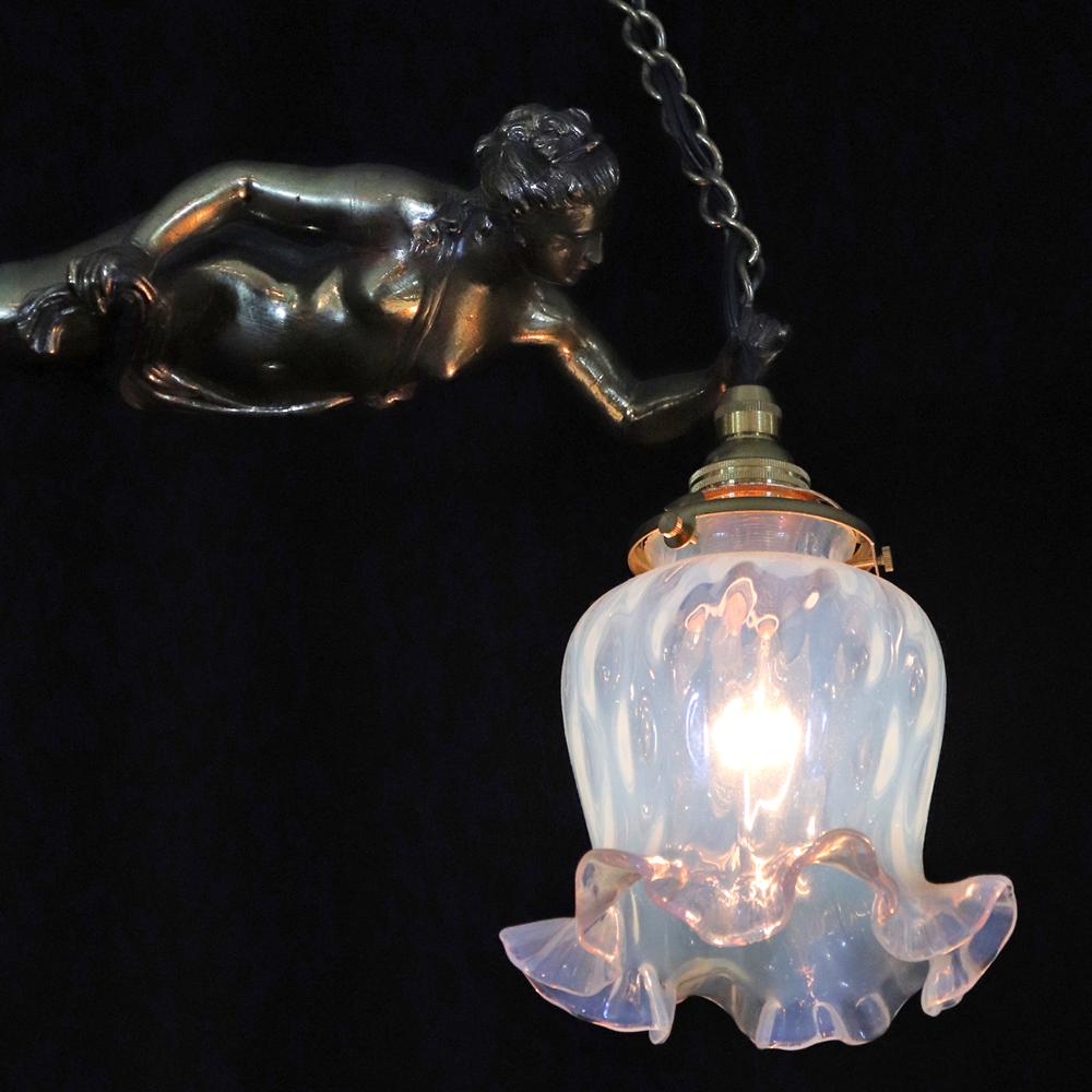 二十世紀初頭 フランス オパールセントガラス ブロンズ フィギュラル ハンギングランプの画像