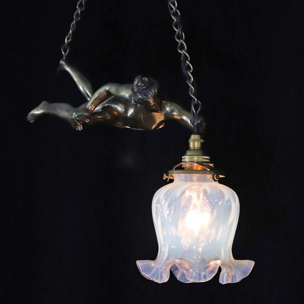 二十世紀初頭 フランス オパールセントガラス ブロンズ フィギュラル ハンギングランプの画像