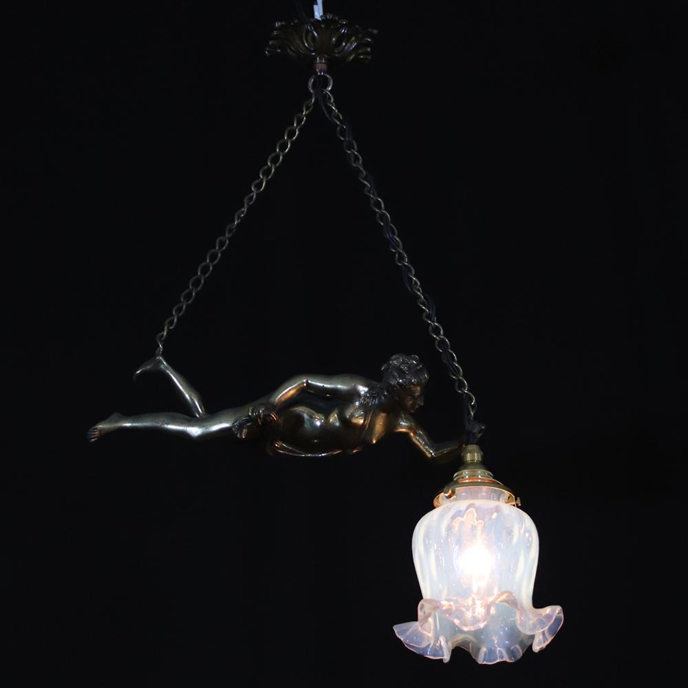 二十世紀初頭 フランス オパールセントガラス ブロンズ フィギュラル ハンギングランプの画像