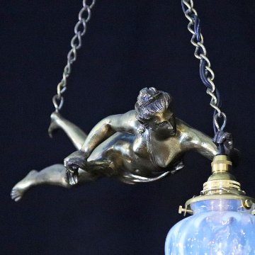 二十世紀初頭 フランス オパールセントガラス ブロンズ フィギュラル ハンギングランプの画像