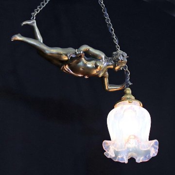 二十世紀初頭 フランス オパールセントガラス ブロンズ フィギュラル ハンギングランプの画像