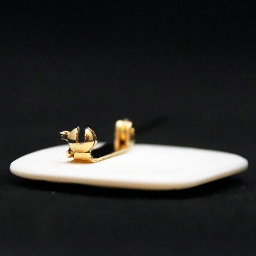 アメリカ AVON ポーセリン クリスマスブローチの画像