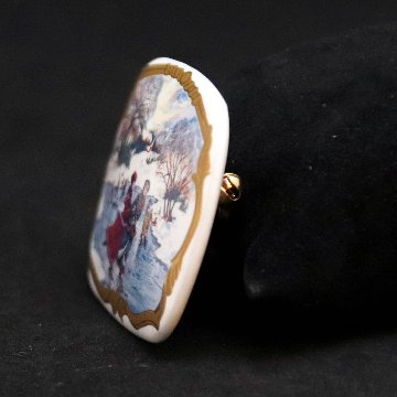 アメリカ AVON ポーセリン クリスマスブローチの画像