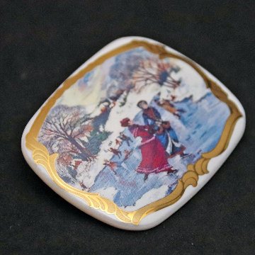 アメリカ AVON ポーセリン クリスマスブローチの画像