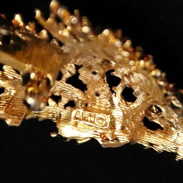 アメリカ ART クリスマスブローチの画像