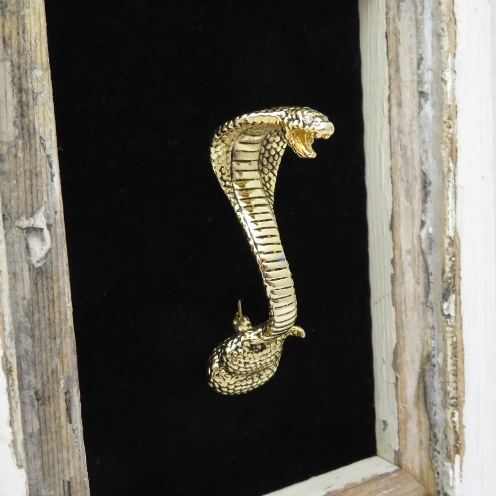 ヴィンテージ ゴールドメタル コブラ ブローチの画像