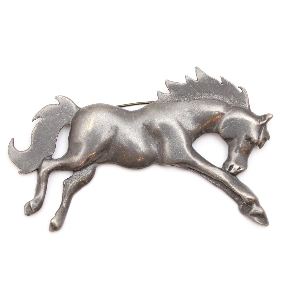 ヴィンテージ ピューター リーピングホースブローチの画像