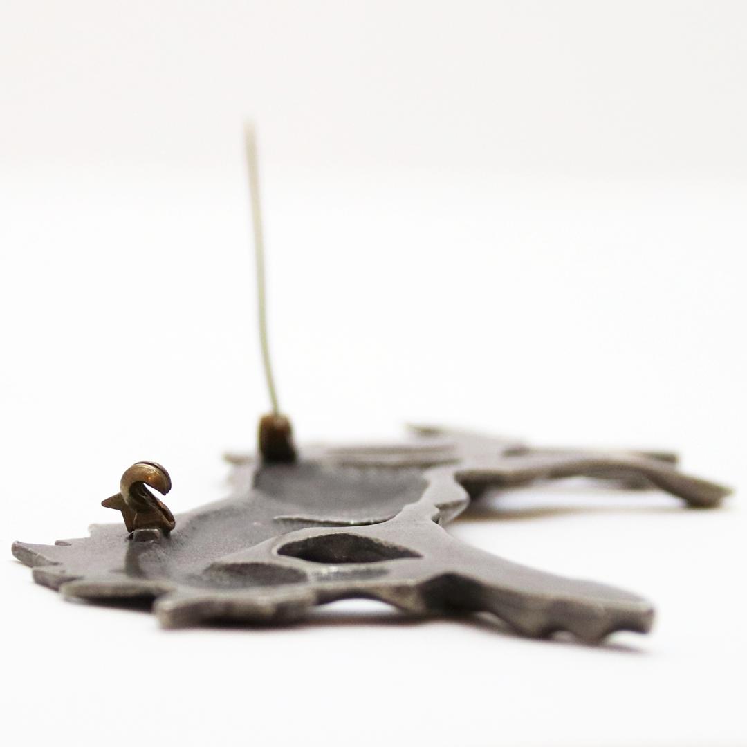 ヴィンテージ ピューター リーピングホースブローチの画像