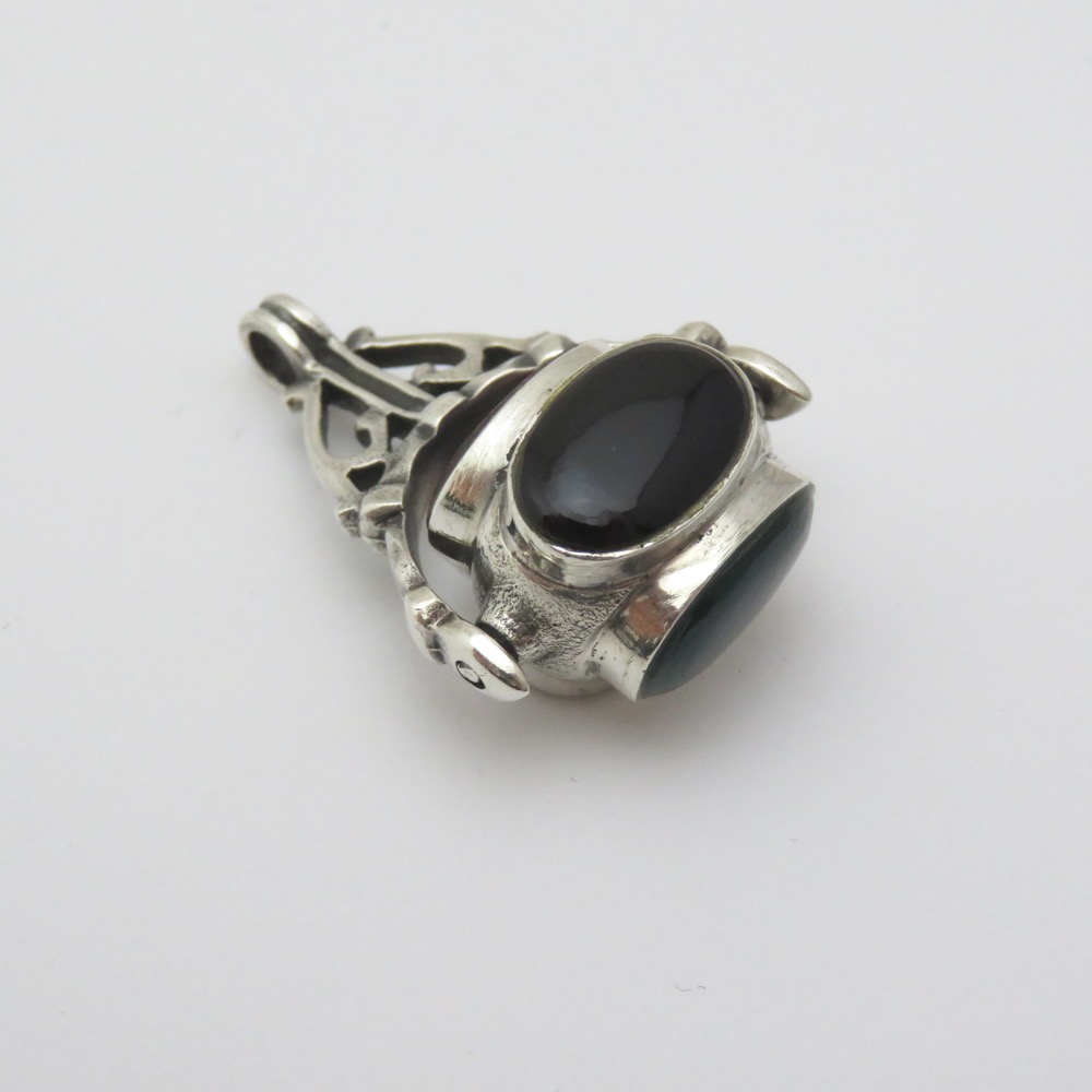 ヴィンテージ 回転式 スターリングシルバー フォブの画像