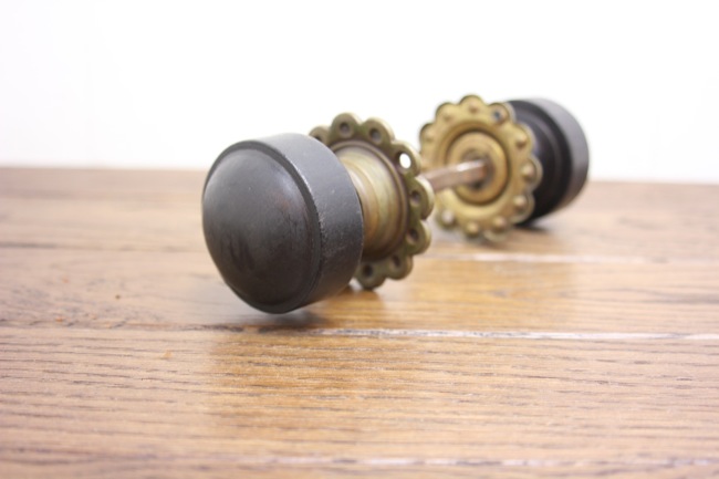 アンティーク エボニー＆ブラス ドアノブの画像