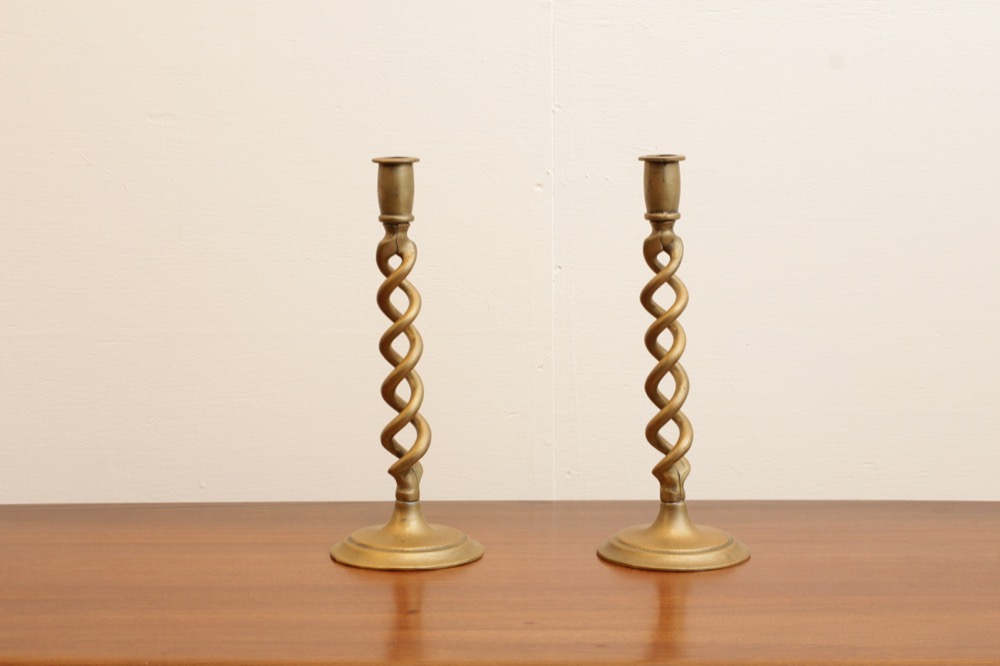 ブラス ツイスト キャンドルスタンド ペアの画像
