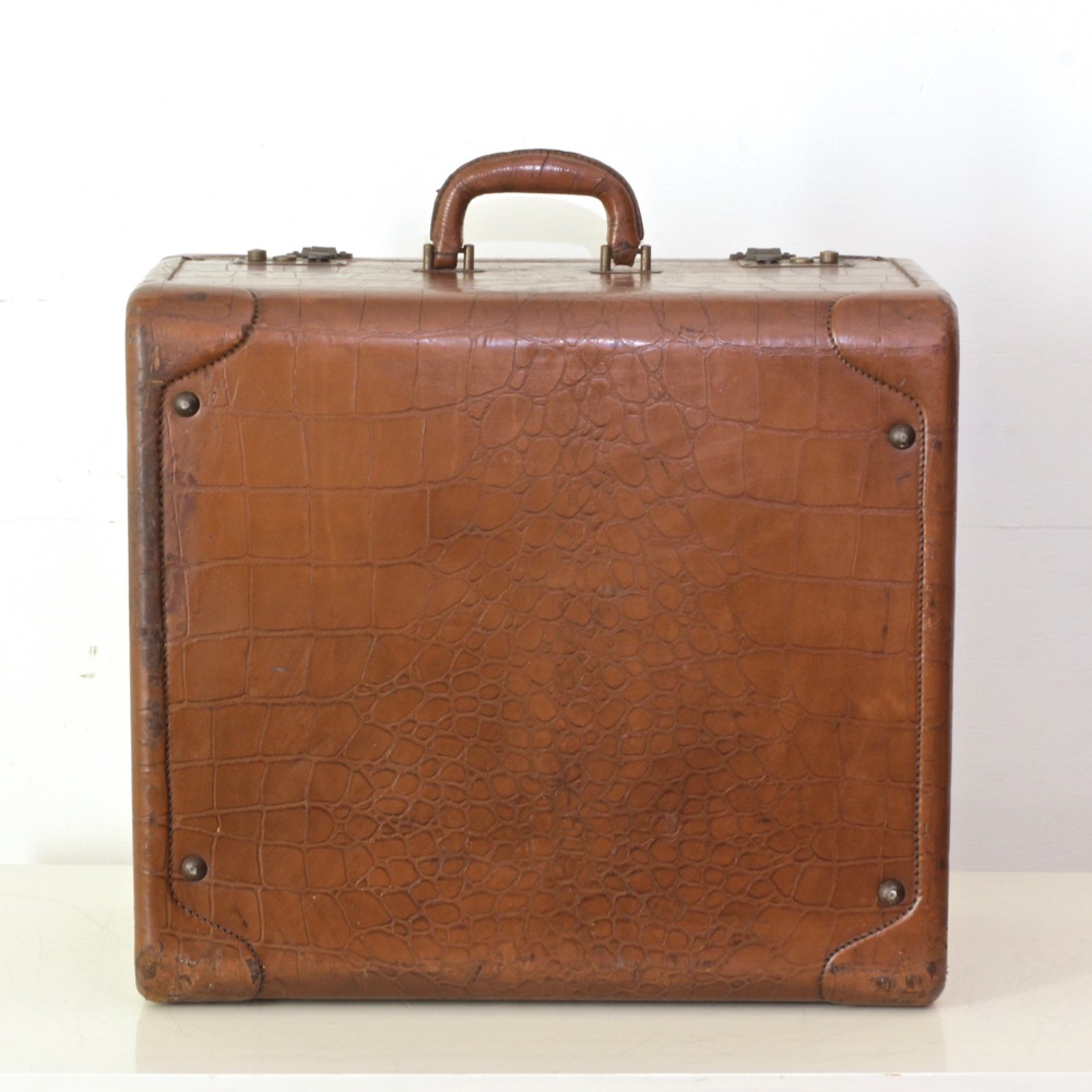 イギリス ヴィンテージ レザートランクの画像