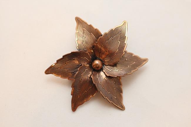 ヴィンテージ コパー フラワーブローチの画像