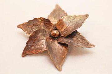 ヴィンテージ コパー フラワーブローチの画像