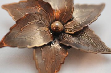 ヴィンテージ コパー フラワーブローチの画像