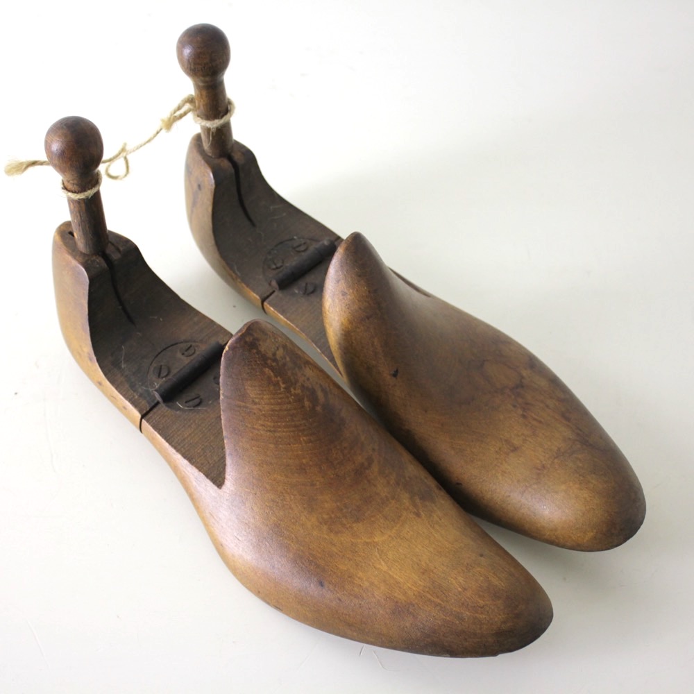 イギリス アンティーク シューキーパー ペアの画像