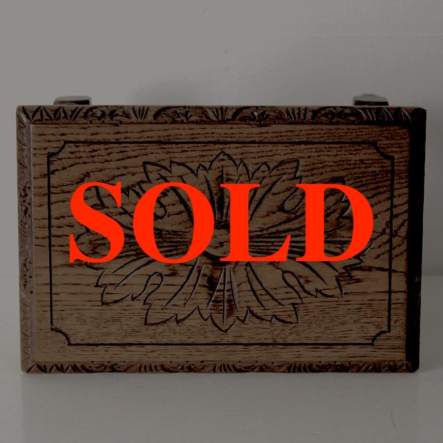 イギリス オーク カーヴィング ジョイントスツールの画像