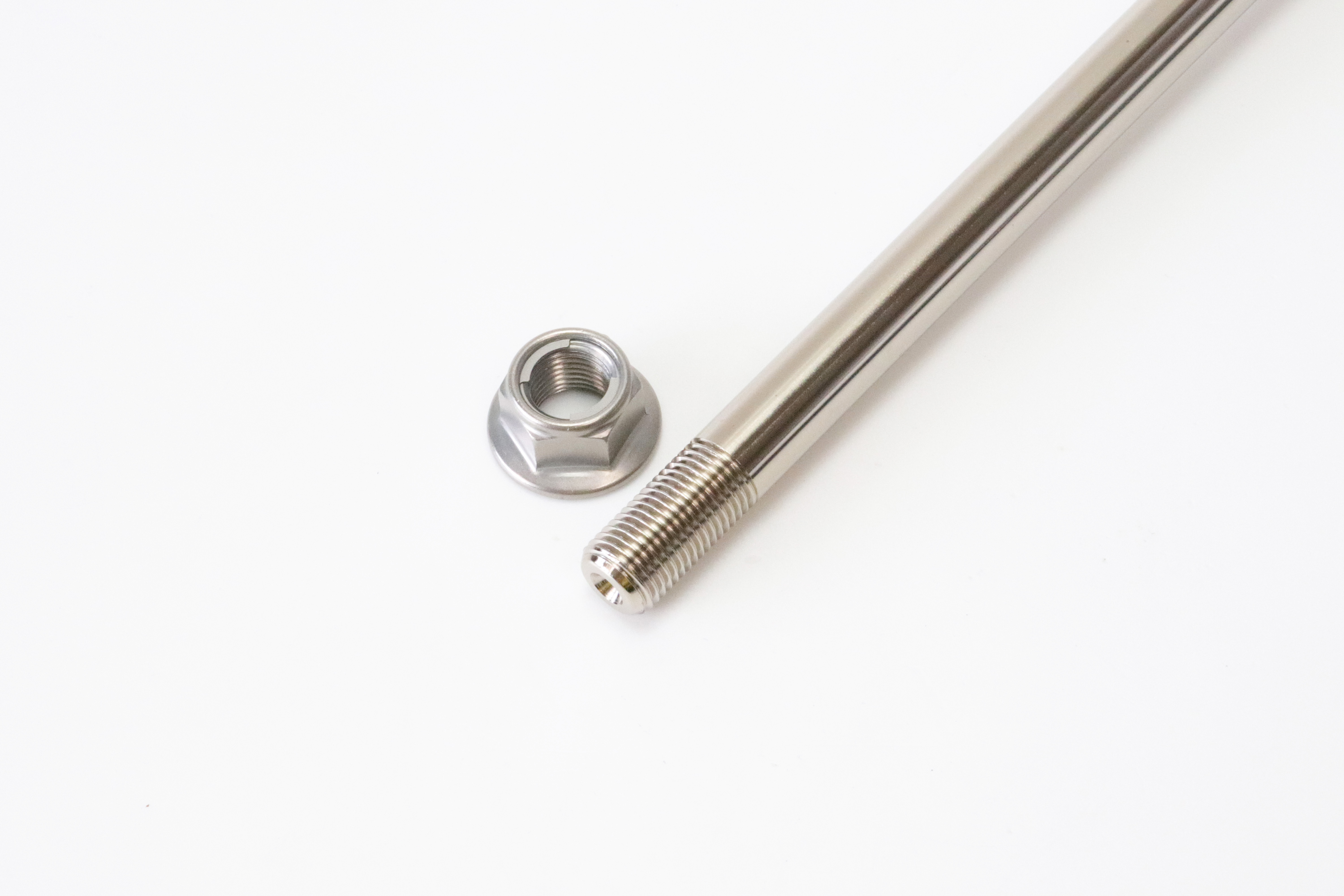【Ｈ－ＦＮ－０２６】　ＫＯＯＤ　ＨＯＮＤＡ　アクスルシャフト　フロント用　ナット付きの画像