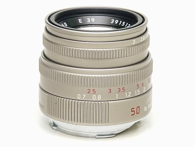 50/2 Summicron−M チタン L#3915126 (made in Germany) ライカＭ用   純正前後キャップ付 フード内蔵　 距離計連動　新品同様の画像