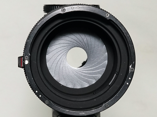560/6.8 テリート 1.7kg  Leitz Wetzlar Germany 携帯の為レンズが2分割出来ます、 レンズフード内蔵 L#3466359 　  光学系90%　鏡胴85%画像