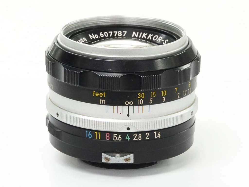 50mm f/1.4  NIKKOR - S Auto UVフィルター, 純正フード, 前後キャップ付の画像