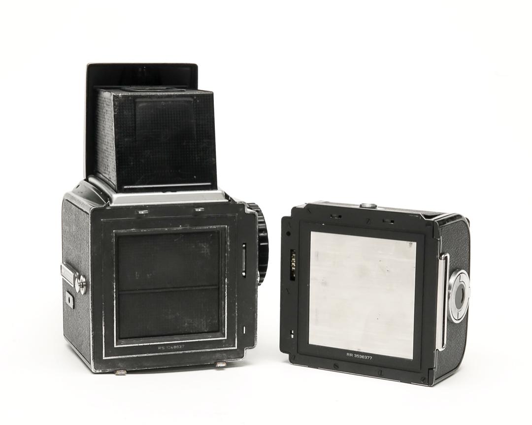 Hasselblad 500C/M標準レンズセット、  80/2.8 Planar T☆ (C-レンズ )  A-24 マガジン  スタンダード焦点板 ネックストラップ付 日本語使用説明書付(コピー)画像