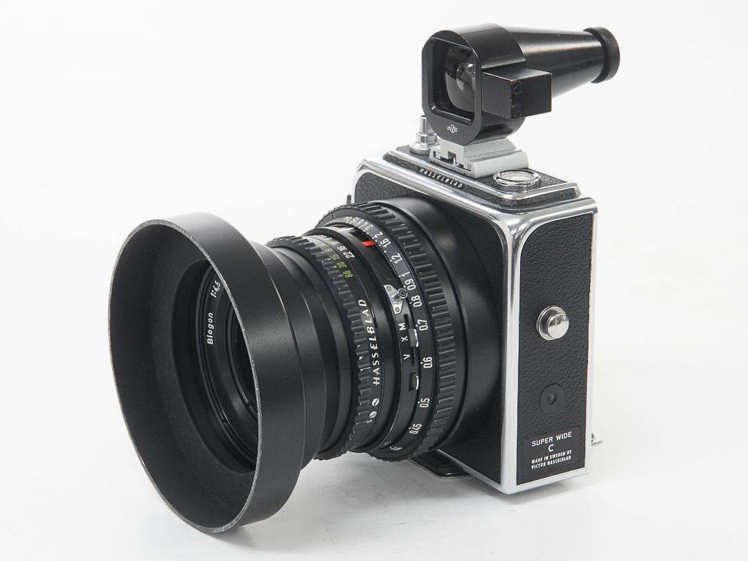 Hasselblad SWC 38/4.5 Biogon T ☆ (C-レンズ） ビューファインダー付き(メタル) ネックストラップ付 メタルレンズフード付 (フードキャップ付) の画像