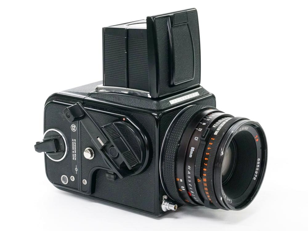  Hasselblad 500C/M black  80/2.8 Planar T* (CFレンズ) A-12マガジン スタンダード焦点板 ネックストラップ付 日本語使用説明書付の画像