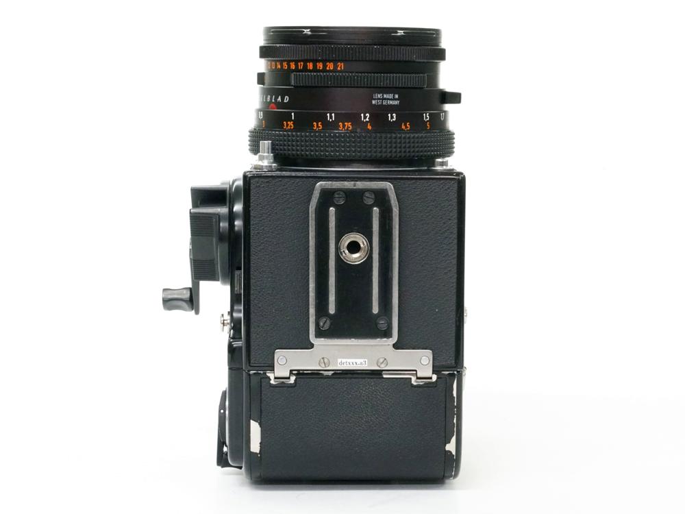  Hasselblad 500C/M black  80/2.8 Planar T* (CFレンズ) A-12マガジン スタンダード焦点板 ネックストラップ付 日本語使用説明書付の画像