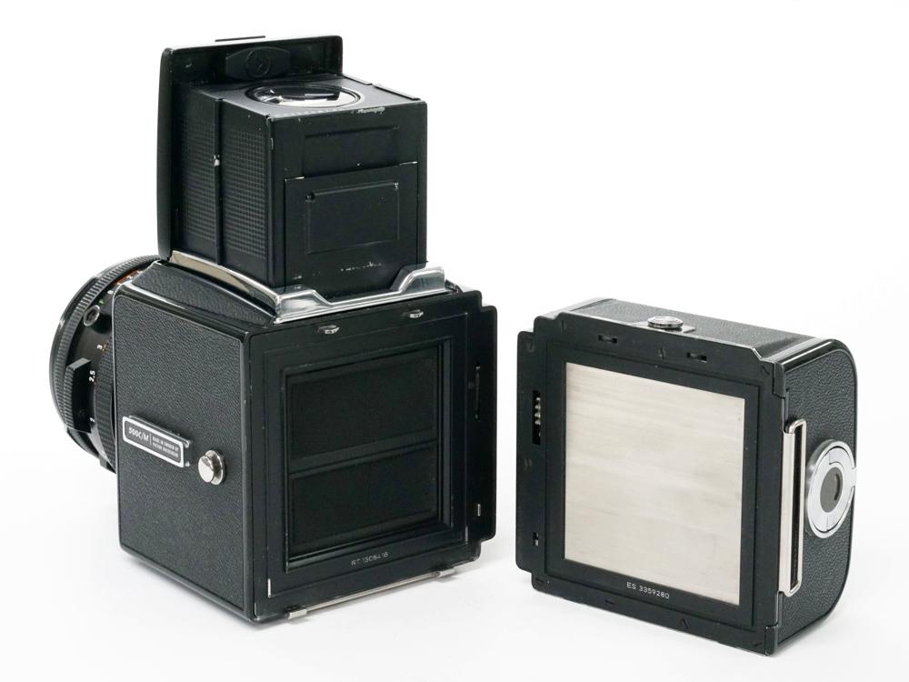  Hasselblad 500C/M black  80/2.8 Planar T* (CFレンズ) A-12マガジン スタンダード焦点板 ネックストラップ付 日本語使用説明書付の画像