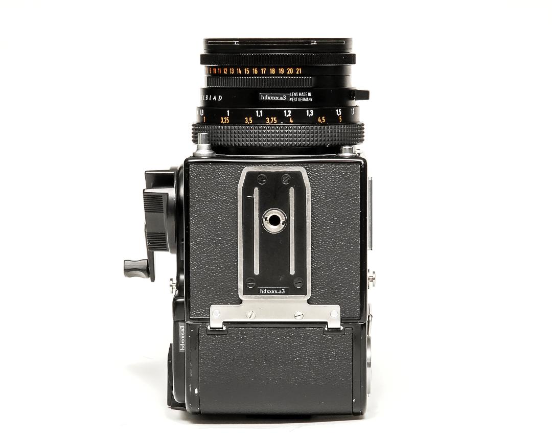  Hasselblad 500C/M black  80/2.8 Planar T* (CFレンズ) A-12マガジン スタンダード焦点板 ネックストラップ付 日本語使用説明書付 の画像