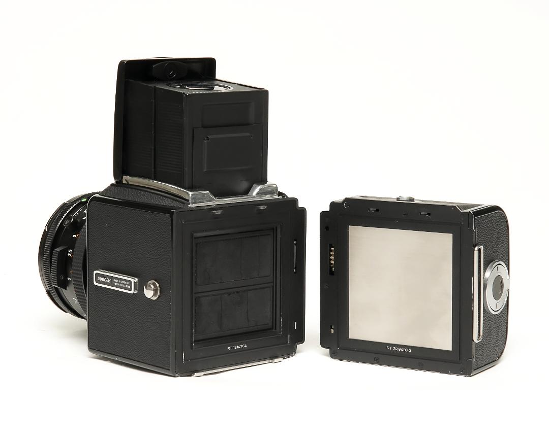  Hasselblad 500C/M black  80/2.8 Planar T* (CFレンズ) A-12マガジン スタンダード焦点板 ネックストラップ付 日本語使用説明書付 の画像