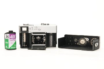 Rollei 35 (白) Singapore 製 40/3.5 テッサー(沈銅式) 352gの画像