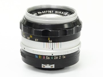50mm f/1.4  NIKKOR - S Auto UVフィルター, 純正フード, 前後キャップ付の画像